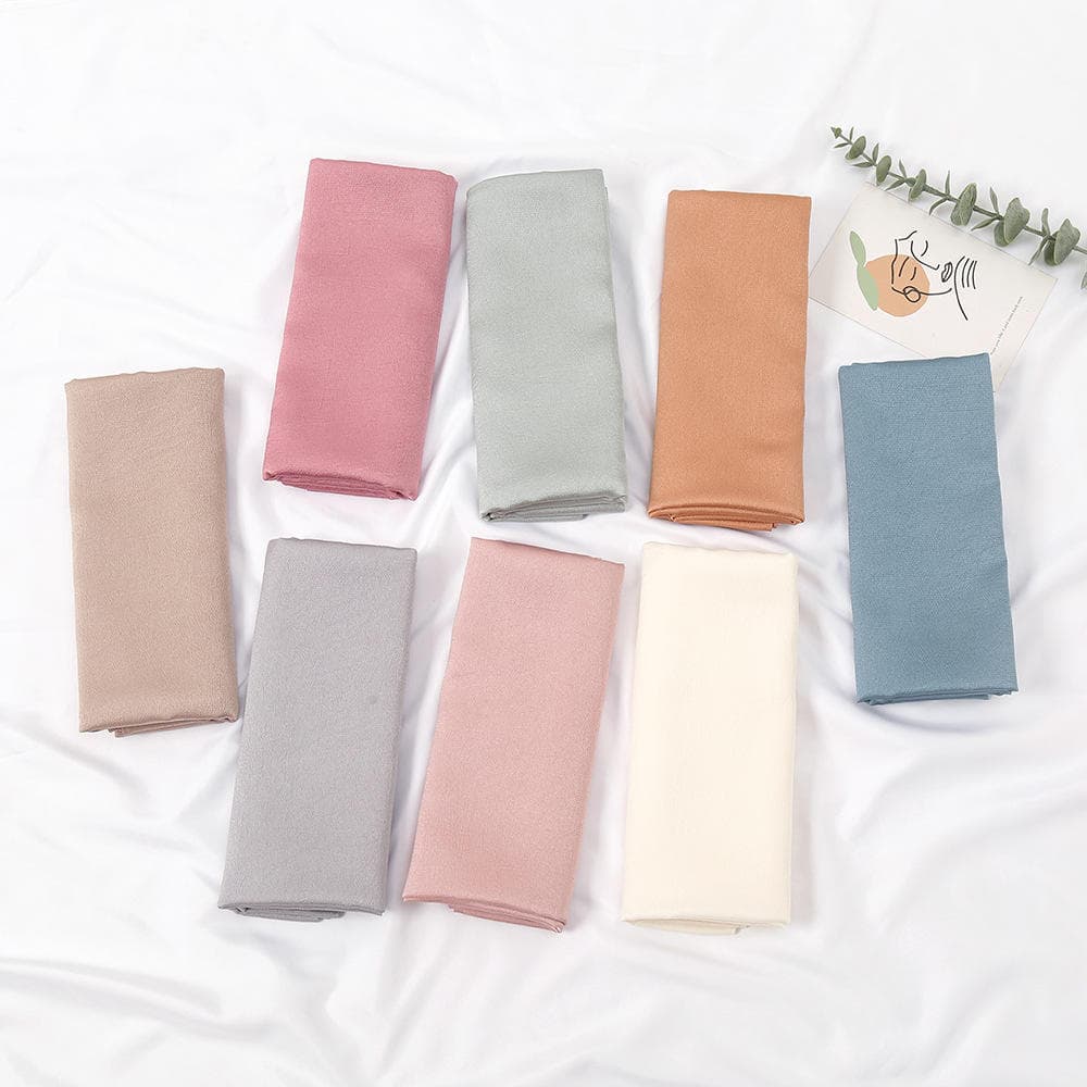 Écharpes et châles traditionnels, foulards en satin de soie tendance, hijab m... - Vue 4 | Yelira