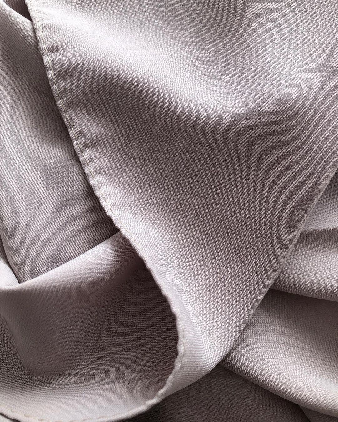 Hijab en soie turque de luxe Medina Soie de Medine Sedef Écharpe douce et dél... - Vue 4 | Yelira