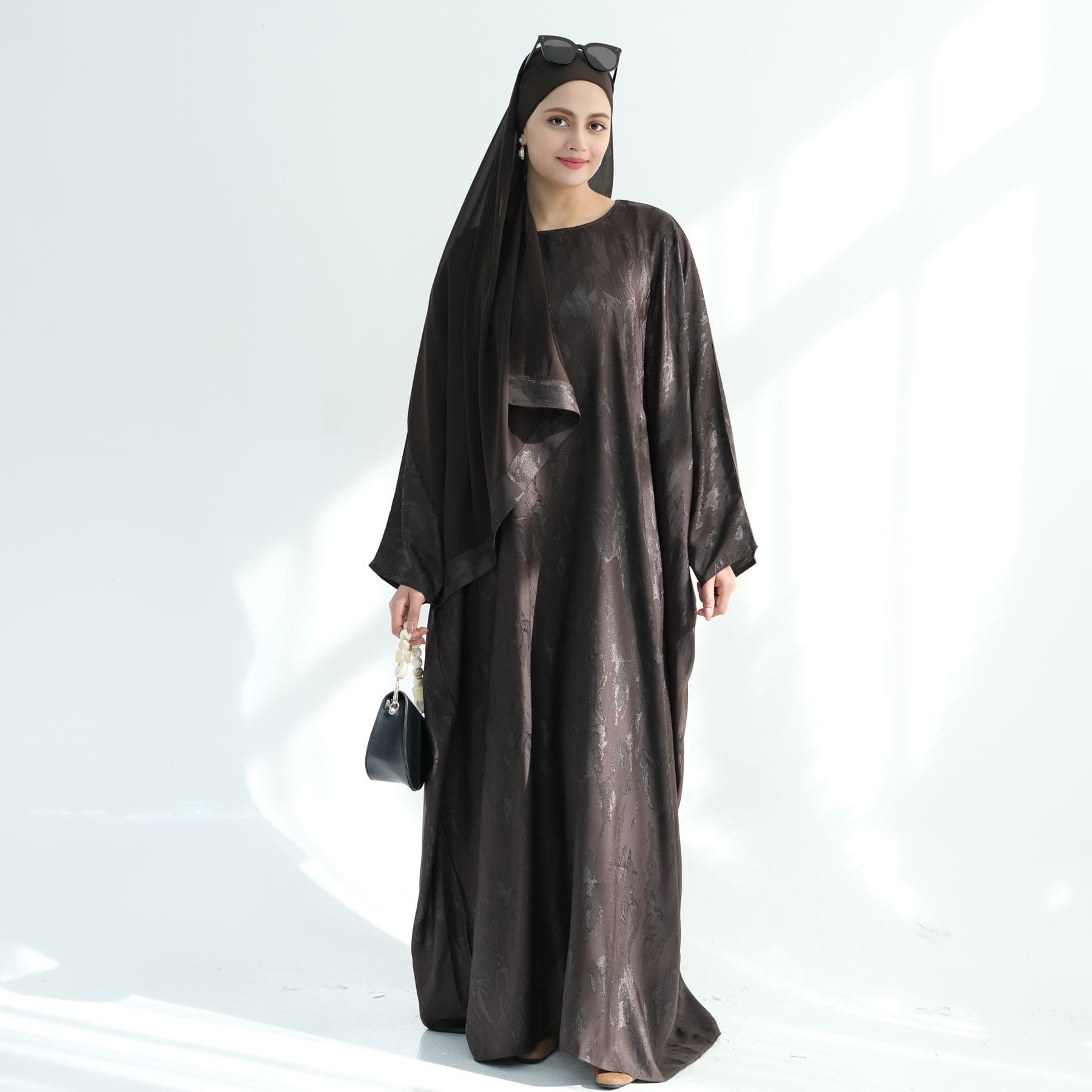 Robe Maxi Élégante Loriva en Tissu Jacquard Soie Satin, Kaftan Abaya EID avec... - Vue 5 | Yelira