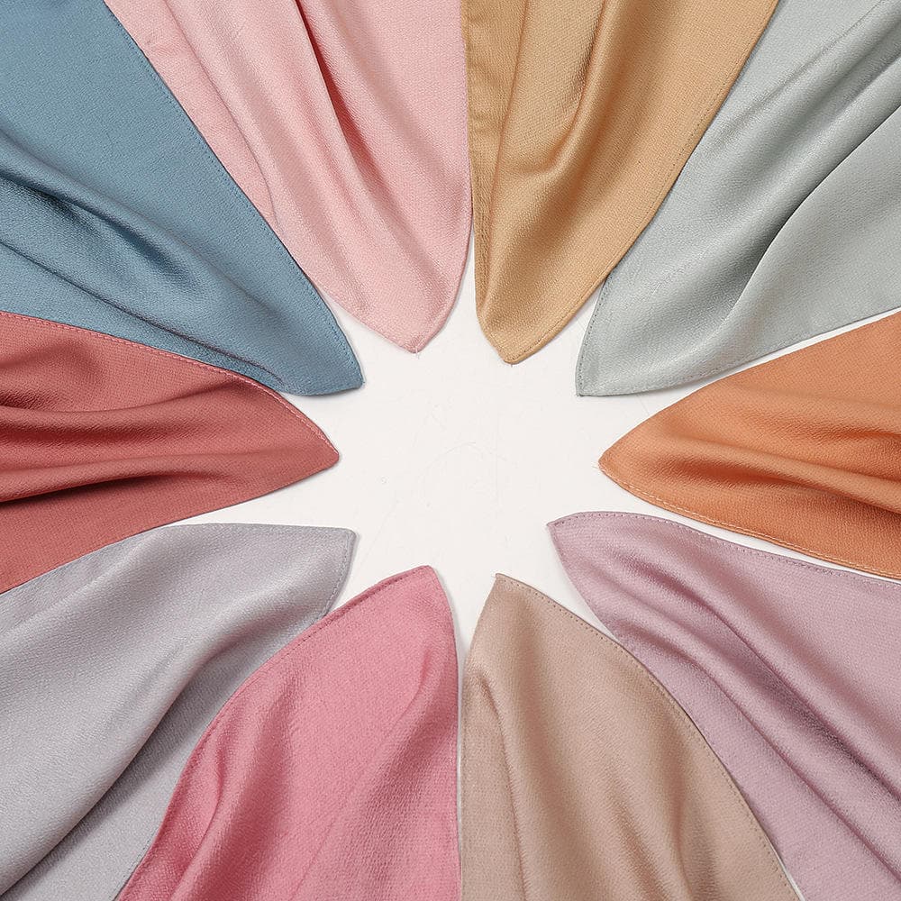 Écharpes et châles traditionnels, foulards en satin de soie tendance, hijab m... - Vue 7 | Yelira